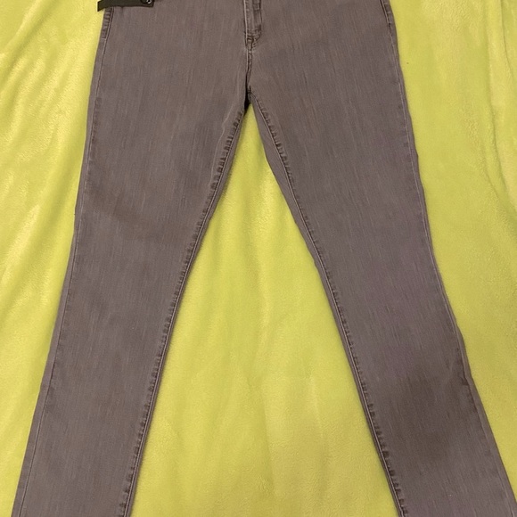 *NWT* BLANK DENIM NYC Mid Rise Gray Stretch Skinny Jeans. Flattering+Comfort - Picture 5 of 8